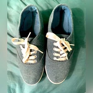 Comfort Ease Kelly Canvas Tie Sneakers